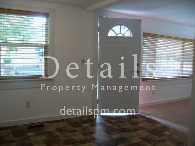 Building Photo - COMING SOON: Charming Silverdale 3 Bedroom Home with Privacy!