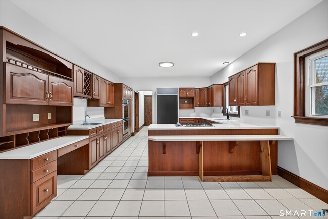 Building Photo - 82 Limewood Ave