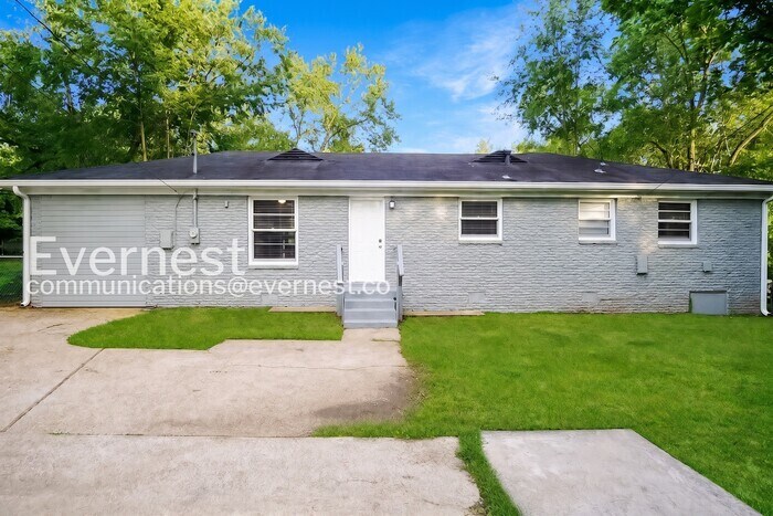 Building Photo - 4201 NW Kenwood Dr