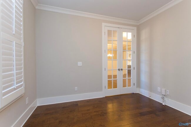 Building Photo - 2121 S Meadows Dr