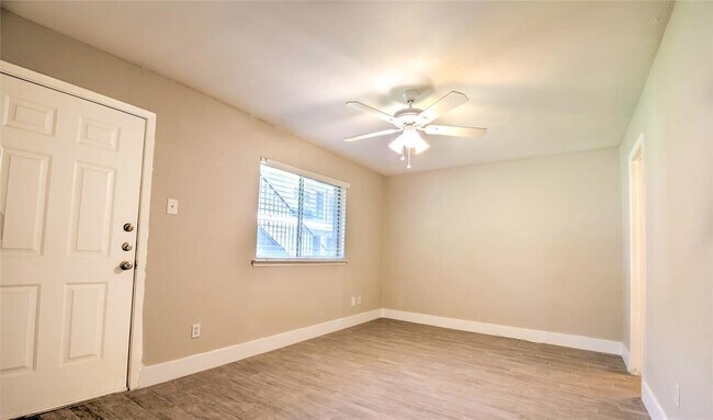 Building Photo - 5656 Live Oak St