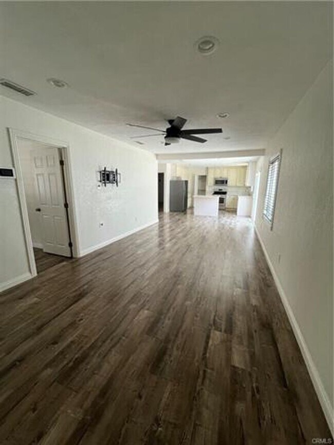 Building Photo - Charming Home