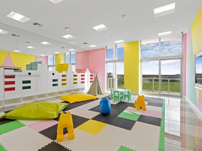 Building Photo - 2000 Metropica Wy