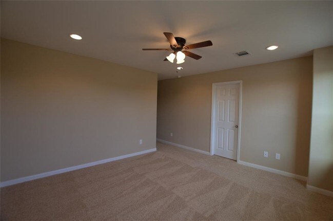 Building Photo - 17145 Wilthorne Garden Ct