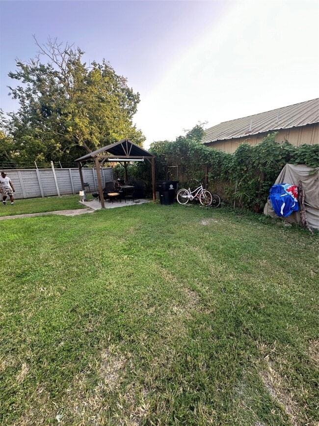 Building Photo - 2419 Pannell St