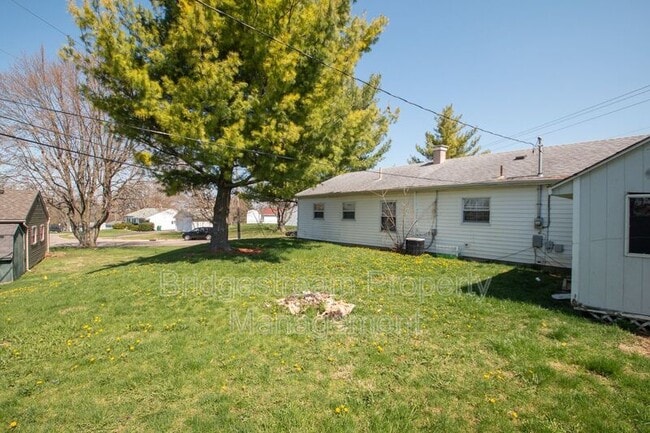 Building Photo - 1205 S Maple Ave