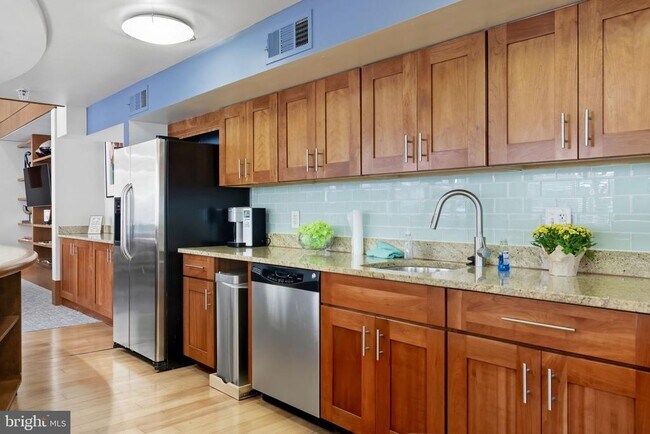 Building Photo - 2200 N Westmoreland St