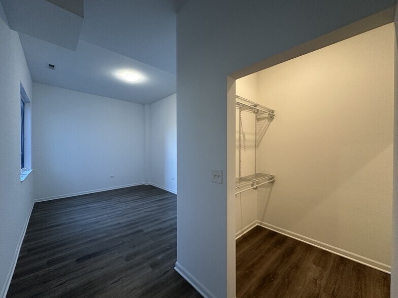 Building Photo - 2550 S Wabash Ave