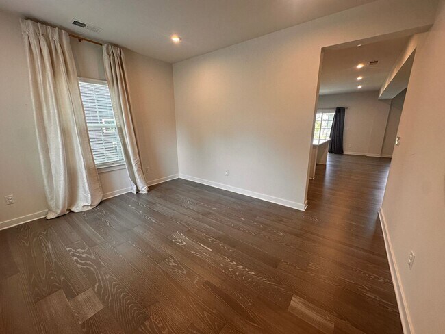 Building Photo - 1668 Burtonwood Dr