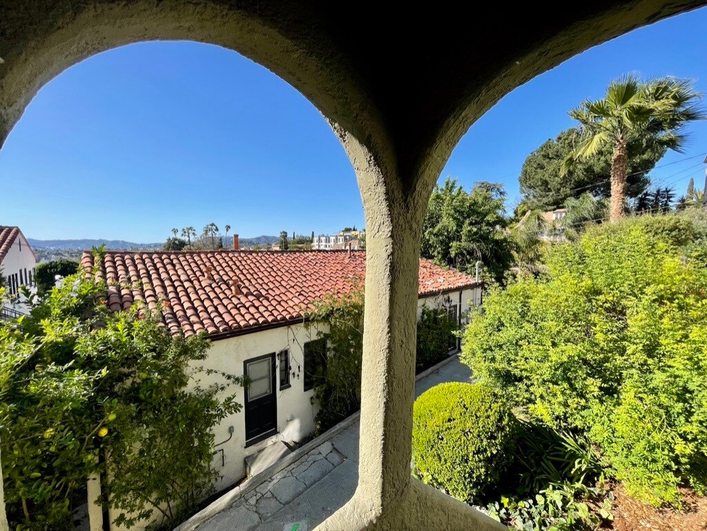 Building Photo - 1306 Montana St