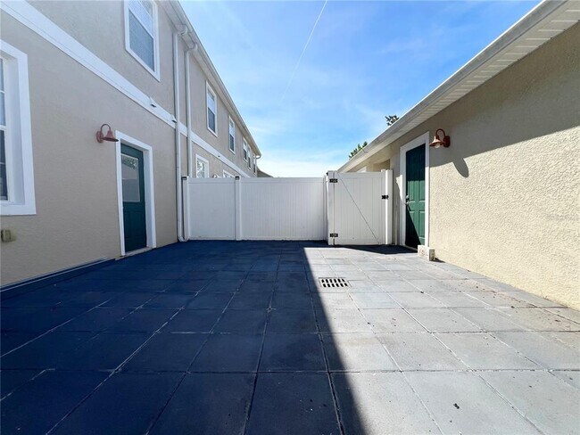 Building Photo - 7138 Five Oaks Dr