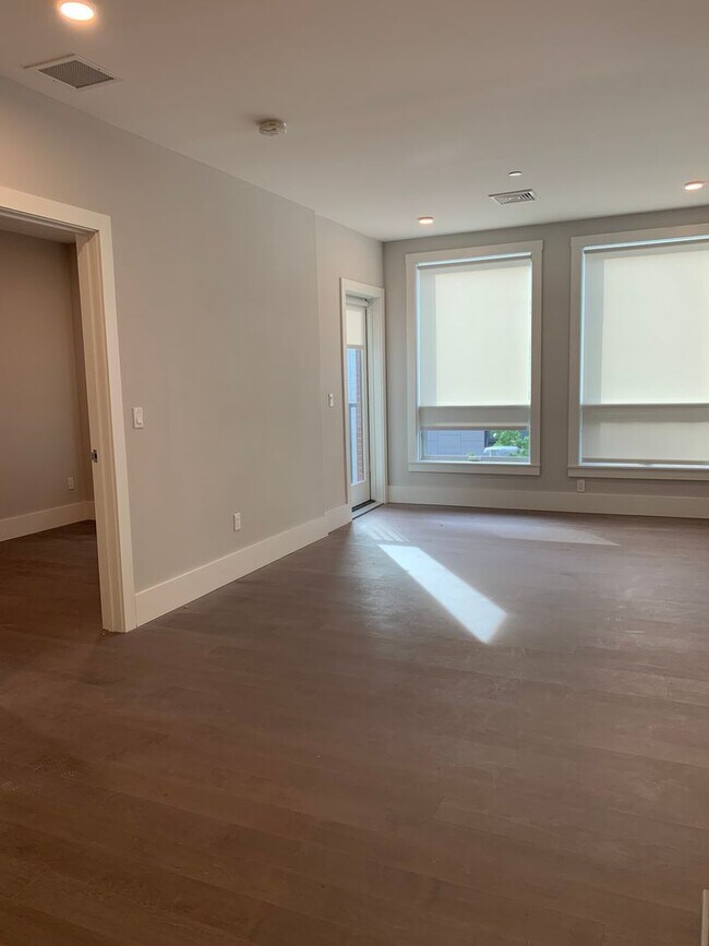 Building Photo - SEPTEMBER 1 - Jamaica Plain luxury 2 BR wi...