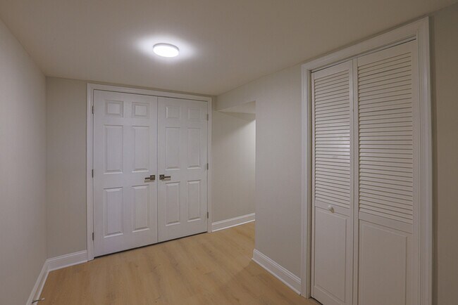 Building Photo - 3 Bedroom home Parkville with Parking