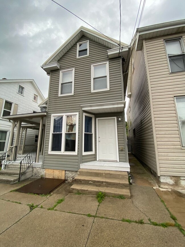 Building Photo - 146 Kennedy St