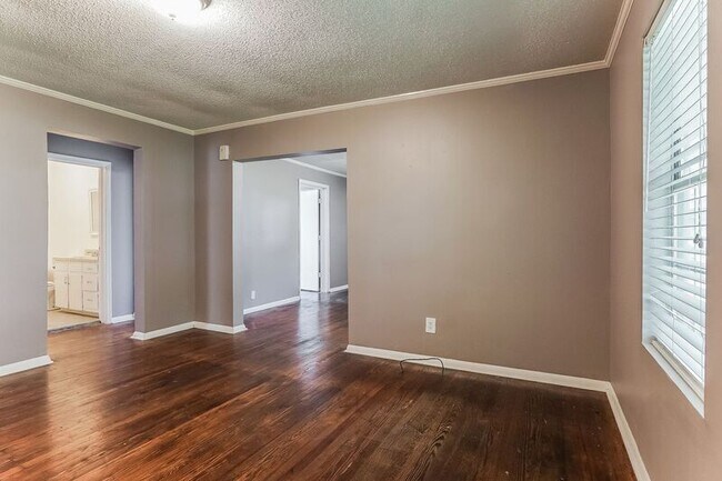 Building Photo - 5517 Kiska Ave