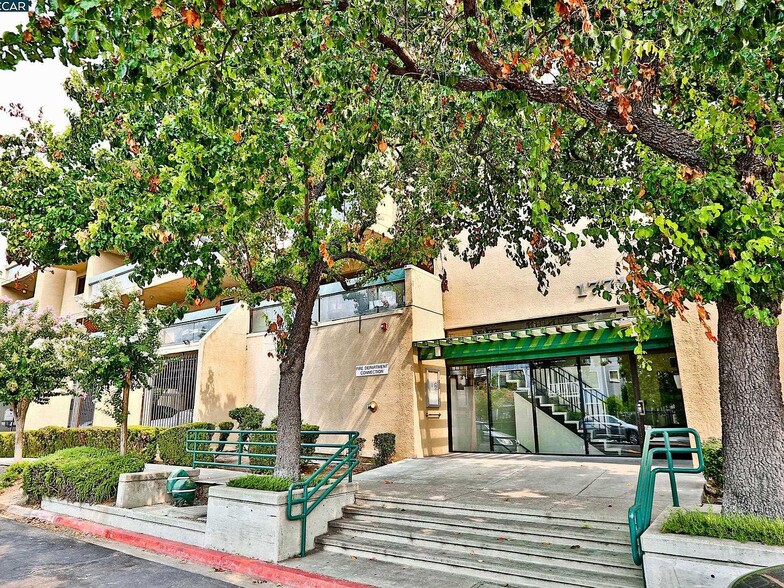 Building Photo - 1771 Broadway St