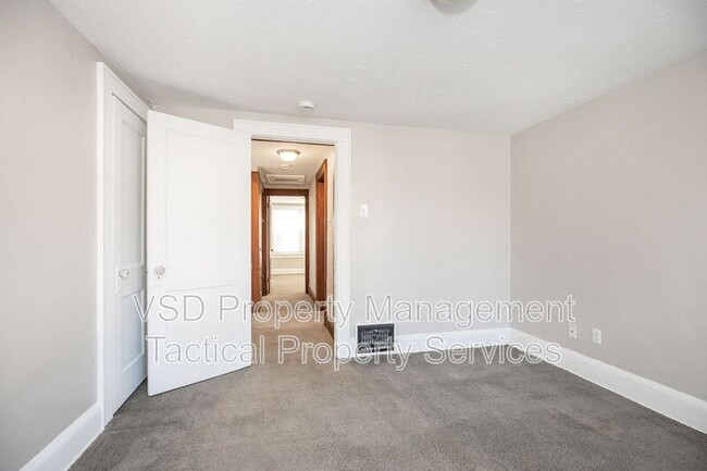 Building Photo - 2078-2018 18th St SW