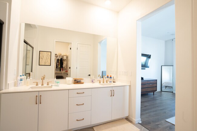 Building Photo - 26939 Goldfinch Ln