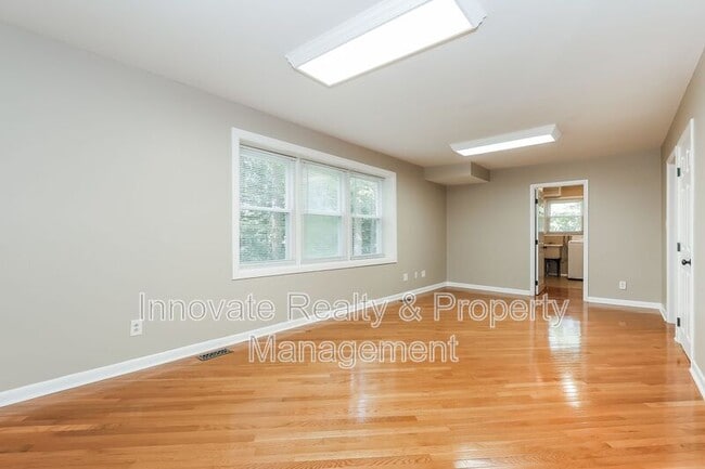 Building Photo - 1613 Kenmare Dr