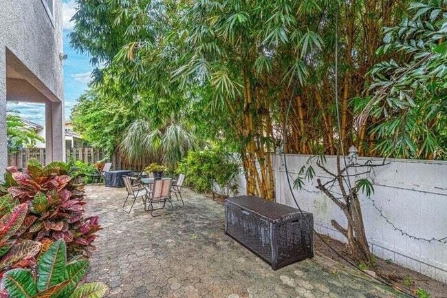 Building Photo - 3117 Florida Blvd