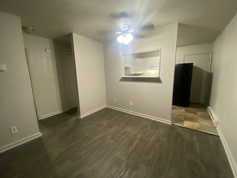 Building Photo - Room in Condo on Alamance Church Rd