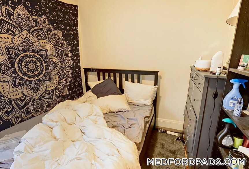 Building Photo - 68 Winchester St