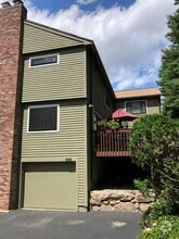 Building Photo - 12 E Bluff Rd
