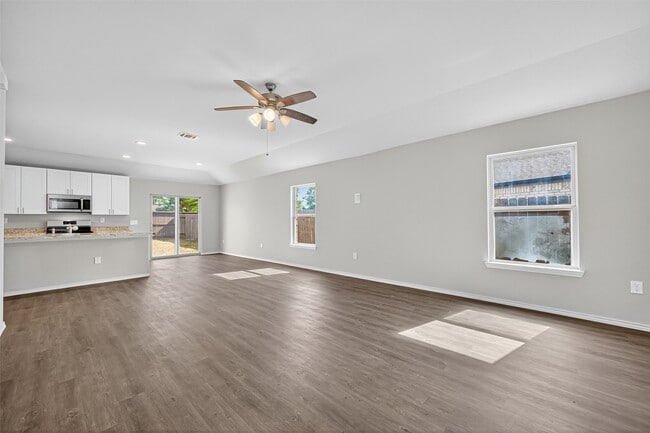 Building Photo - 15171 Willow Tree Ln