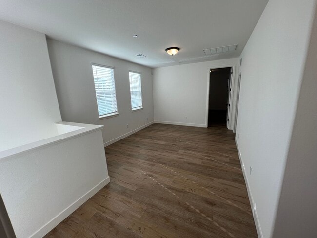 Building Photo - 4 Bed / 3 Bath | Crocker Village Home Available Now