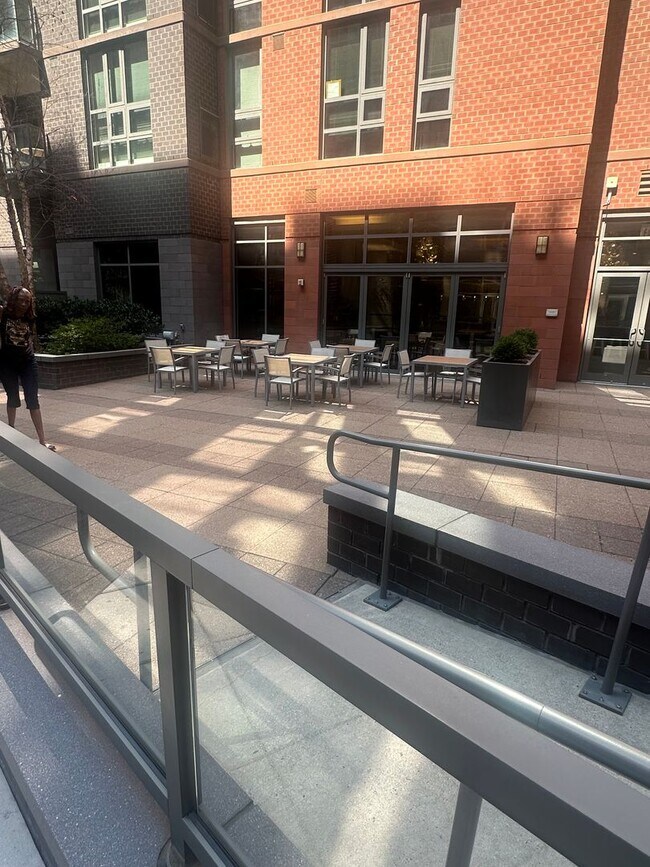 Building Photo - 1 Bedroom 1 Bath Condo Near Capitol Hill