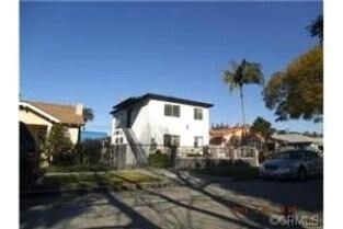 two story, close to the Metro, gated security, parking included - 2929 S Orange Dr