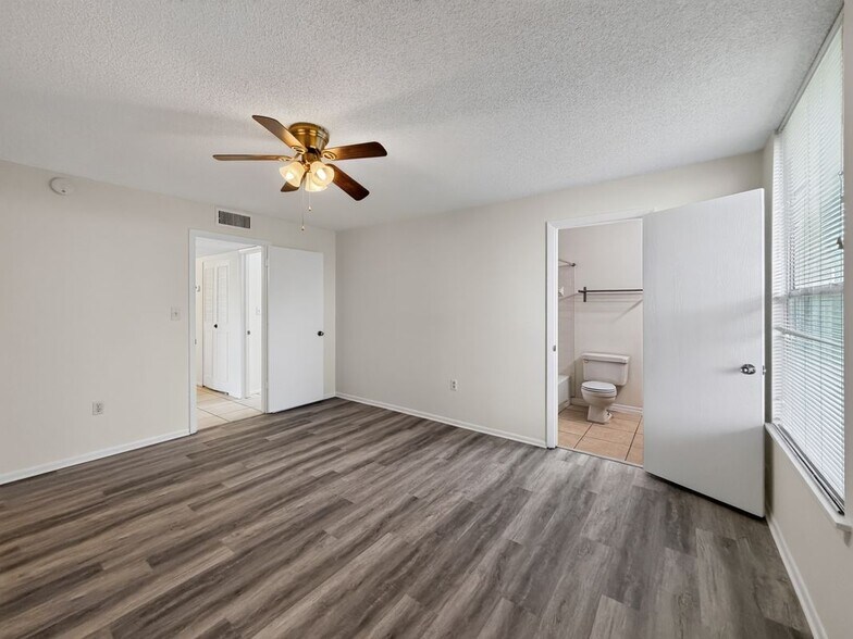Building Photo - 518 Orange Dr