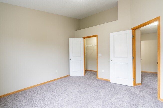 Building Photo - 2 Bedroom 2 Bathroom Town House - Interior Unit