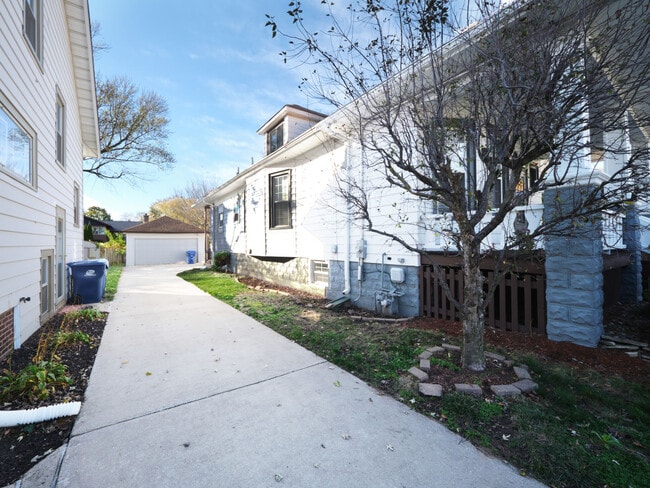Building Photo - 12762 Elm St