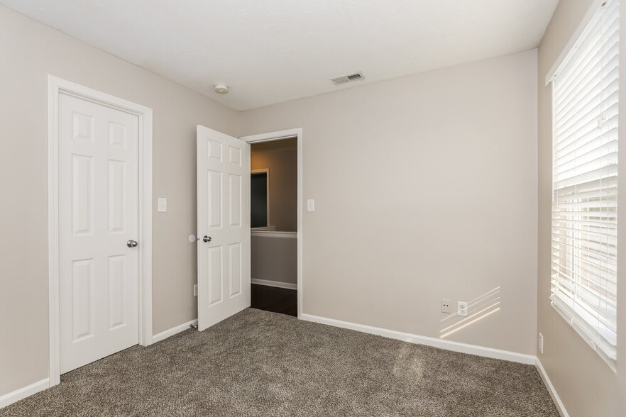 Building Photo - 8138 Fisher Bend Dr