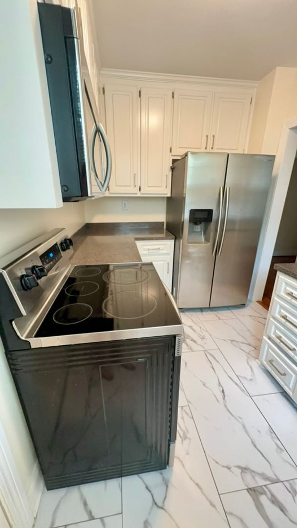 Building Photo - Bright & Modern 1-Bedroom Condo in Heathwood Court – Walkable & Inviting ~ Available May 2026!