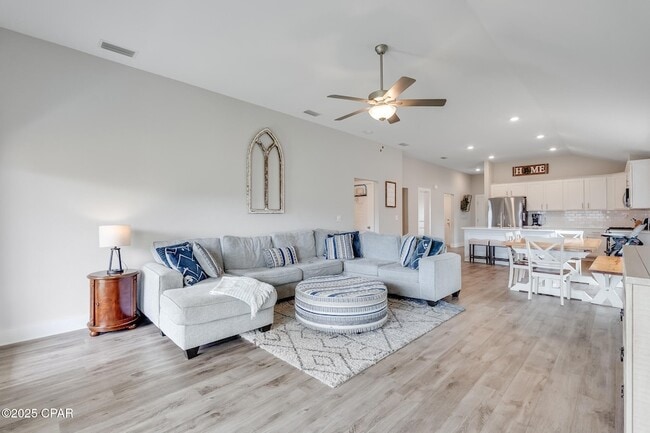 Building Photo - 230 Bayou Bend Ln