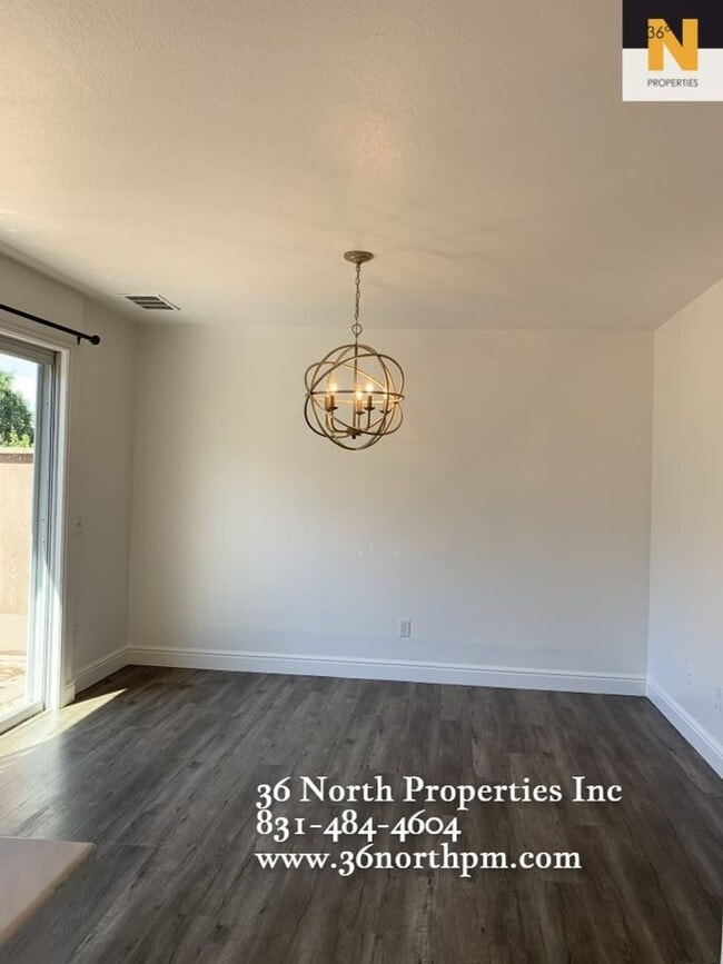 Building Photo - Remodeled 3 bed/2 bath Sunny Creekside Con...