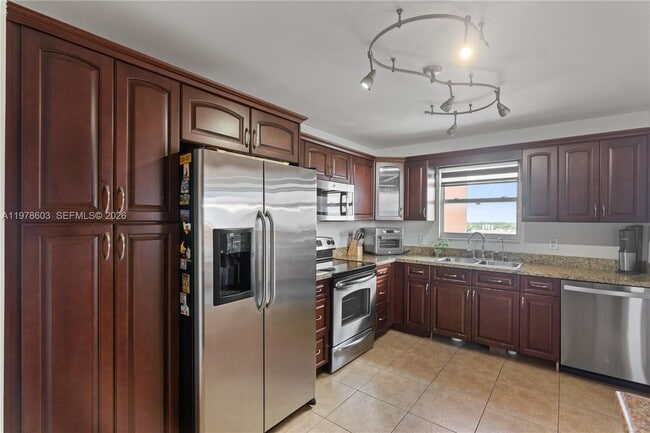 Building Photo - 1351 NE Miami Gardens Dr