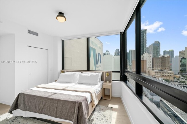 Building Photo - 225 N Miami Ave