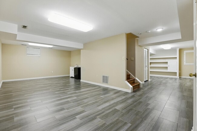 Building Photo - 14720 Peachwood Dr