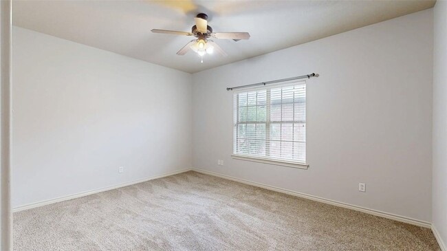 Building Photo - 332 Forest Dr Loop