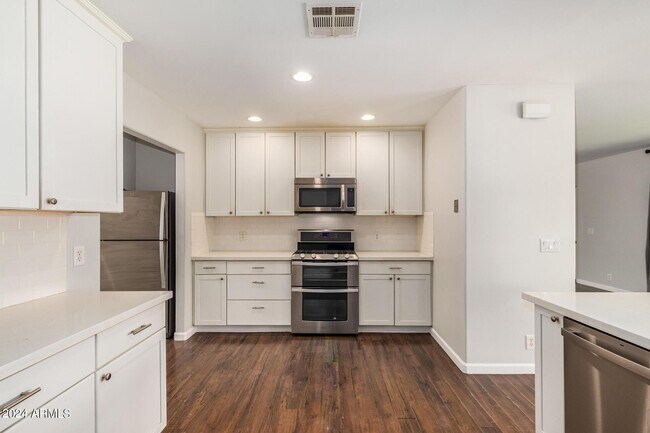 Building Photo - 4128 N 46th Pl