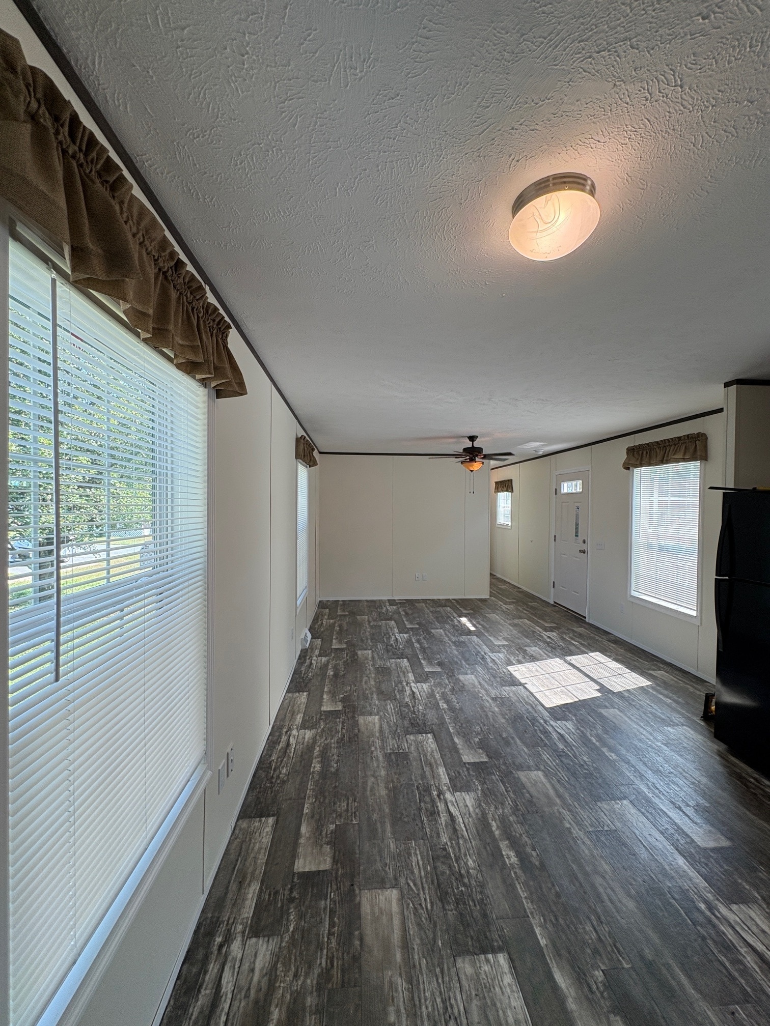 Building Photo - 16 Doe Dr