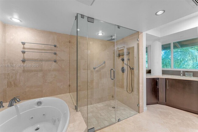 Building Photo - 655 N Mashta Dr