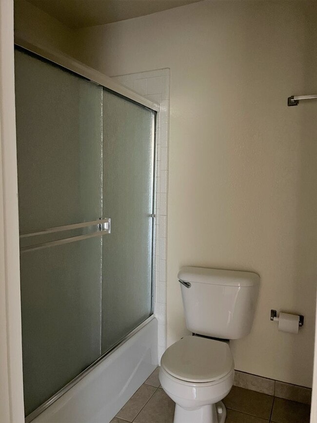 Building Photo - Open and Spacious 2 Bedroom, 1 Bathroom Apartment in San Pedro