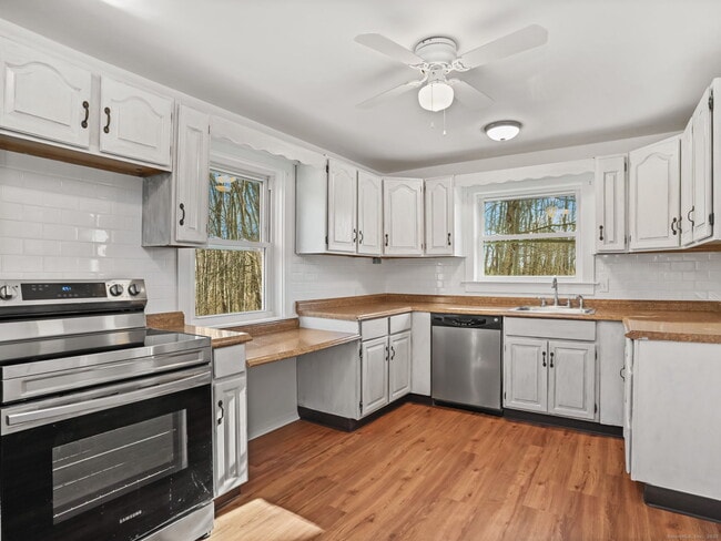 Building Photo - 500 Sport Hill Rd