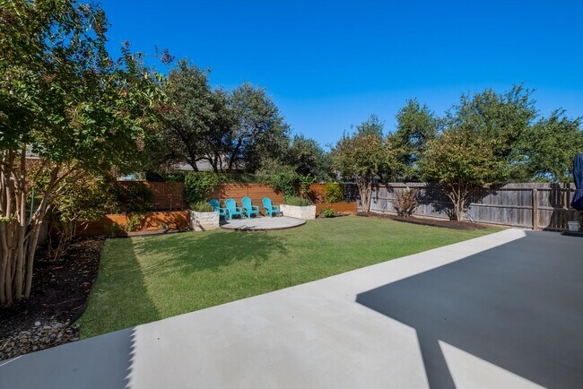 Building Photo - The Perfect Blend of Comfort and Community in Bulverde