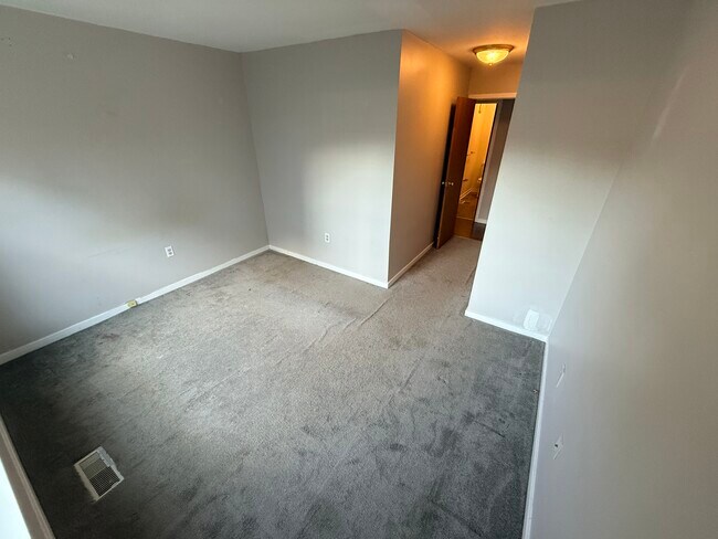 Building Photo - 310 Heather Croft