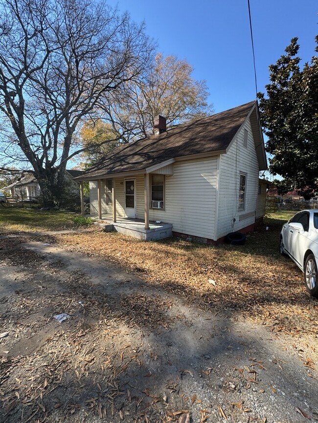 Building Photo - 2 Bedroom 1 Bathroom